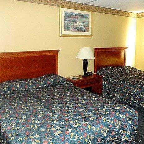 Days Inn By Wyndham West Branch Iowa City Area חדר תמונה