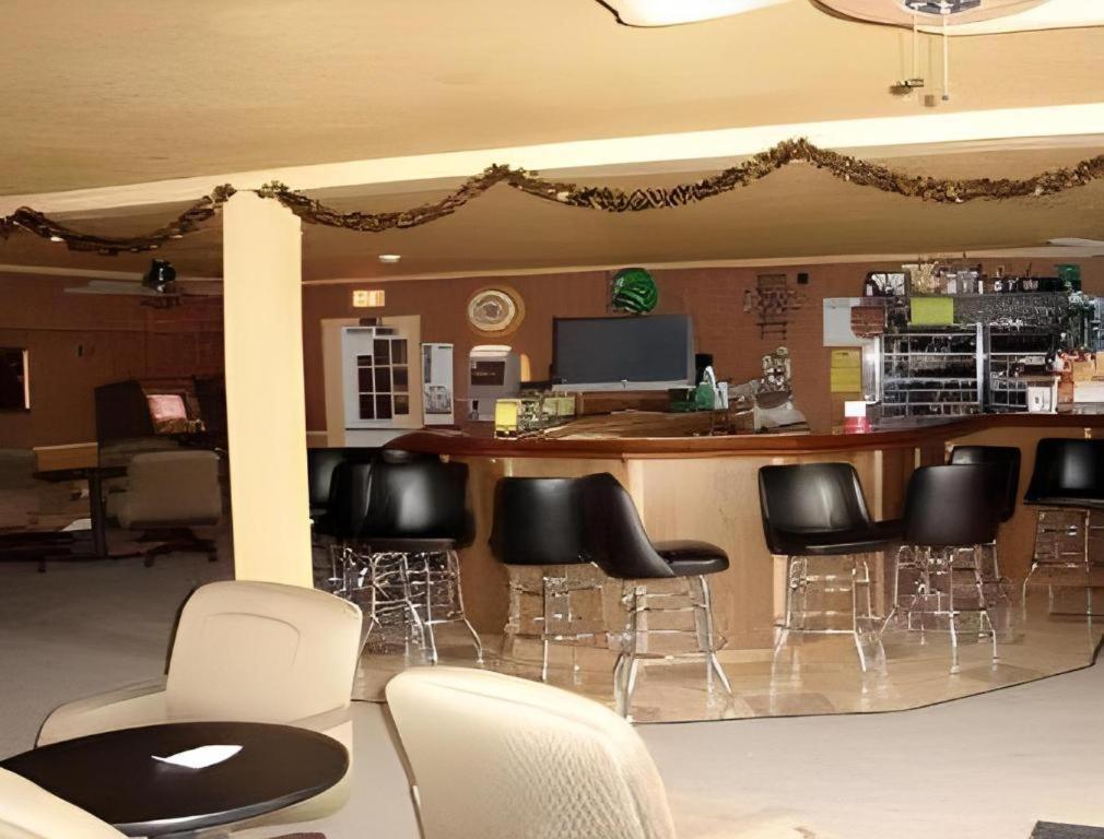 Days Inn By Wyndham West Branch Iowa City Area מראה חיצוני תמונה