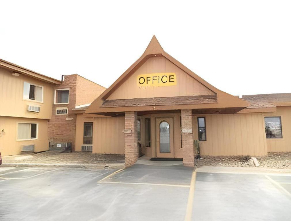 Days Inn By Wyndham West Branch Iowa City Area מראה חיצוני תמונה