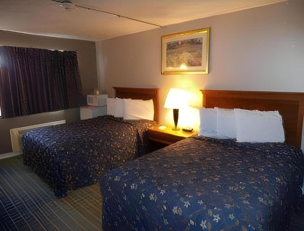 Days Inn By Wyndham West Branch Iowa City Area מראה חיצוני תמונה