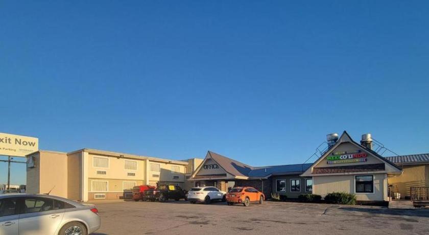 Days Inn By Wyndham West Branch Iowa City Area מראה חיצוני תמונה