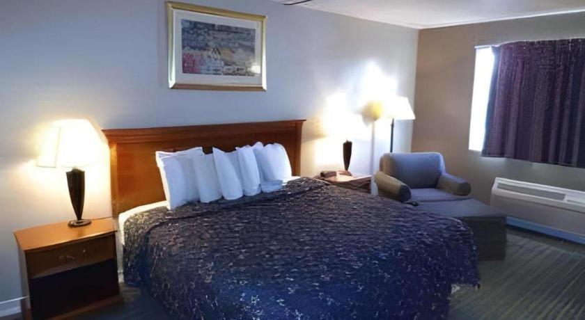Days Inn By Wyndham West Branch Iowa City Area מראה חיצוני תמונה