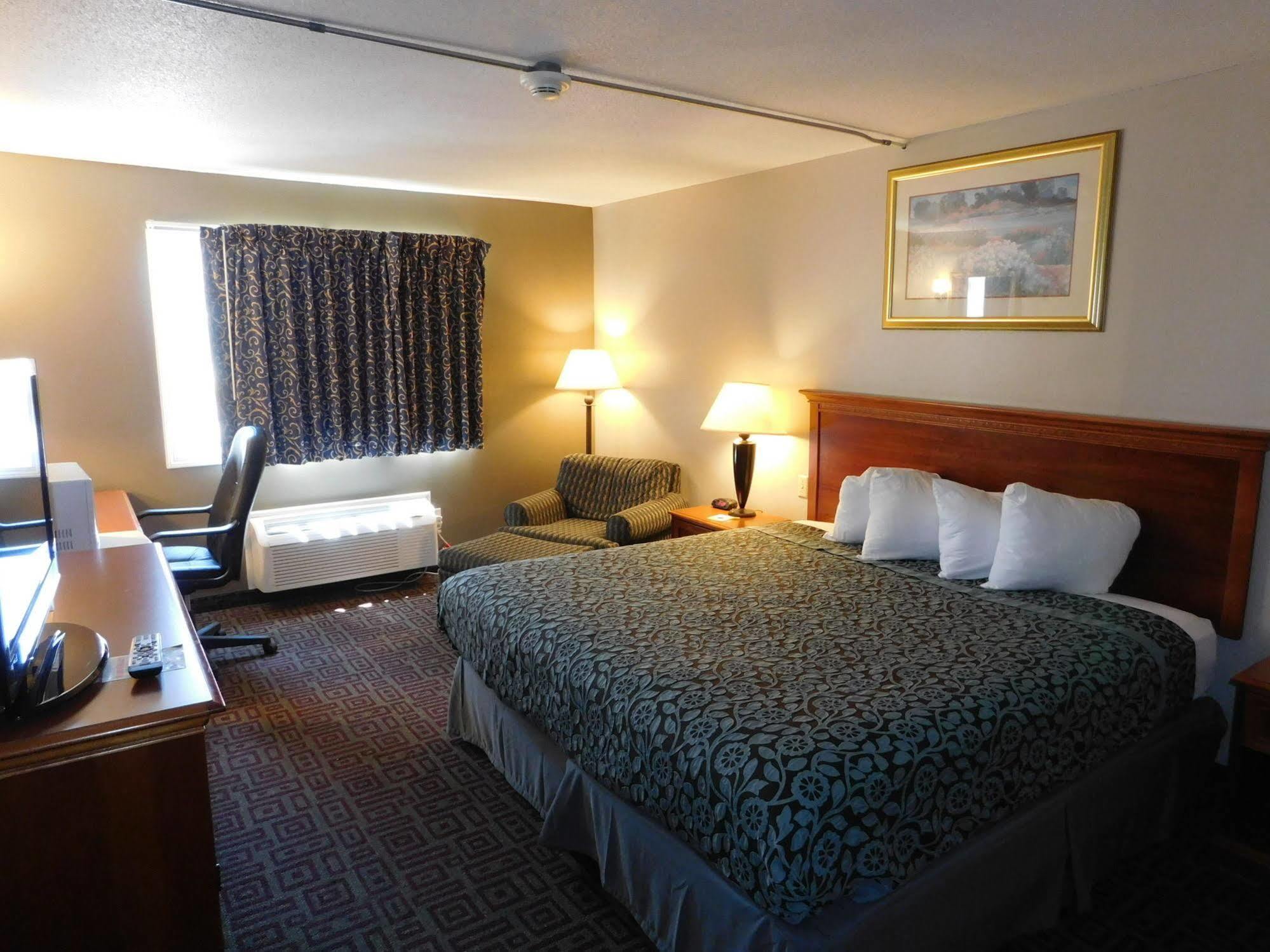 Days Inn By Wyndham West Branch Iowa City Area מראה חיצוני תמונה