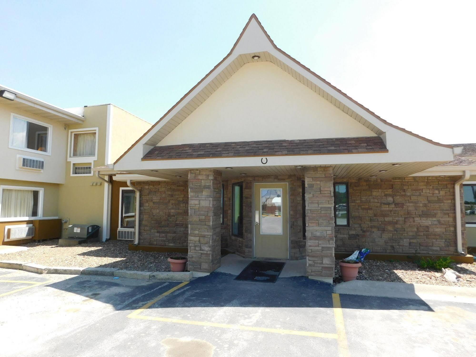 Days Inn By Wyndham West Branch Iowa City Area מראה חיצוני תמונה