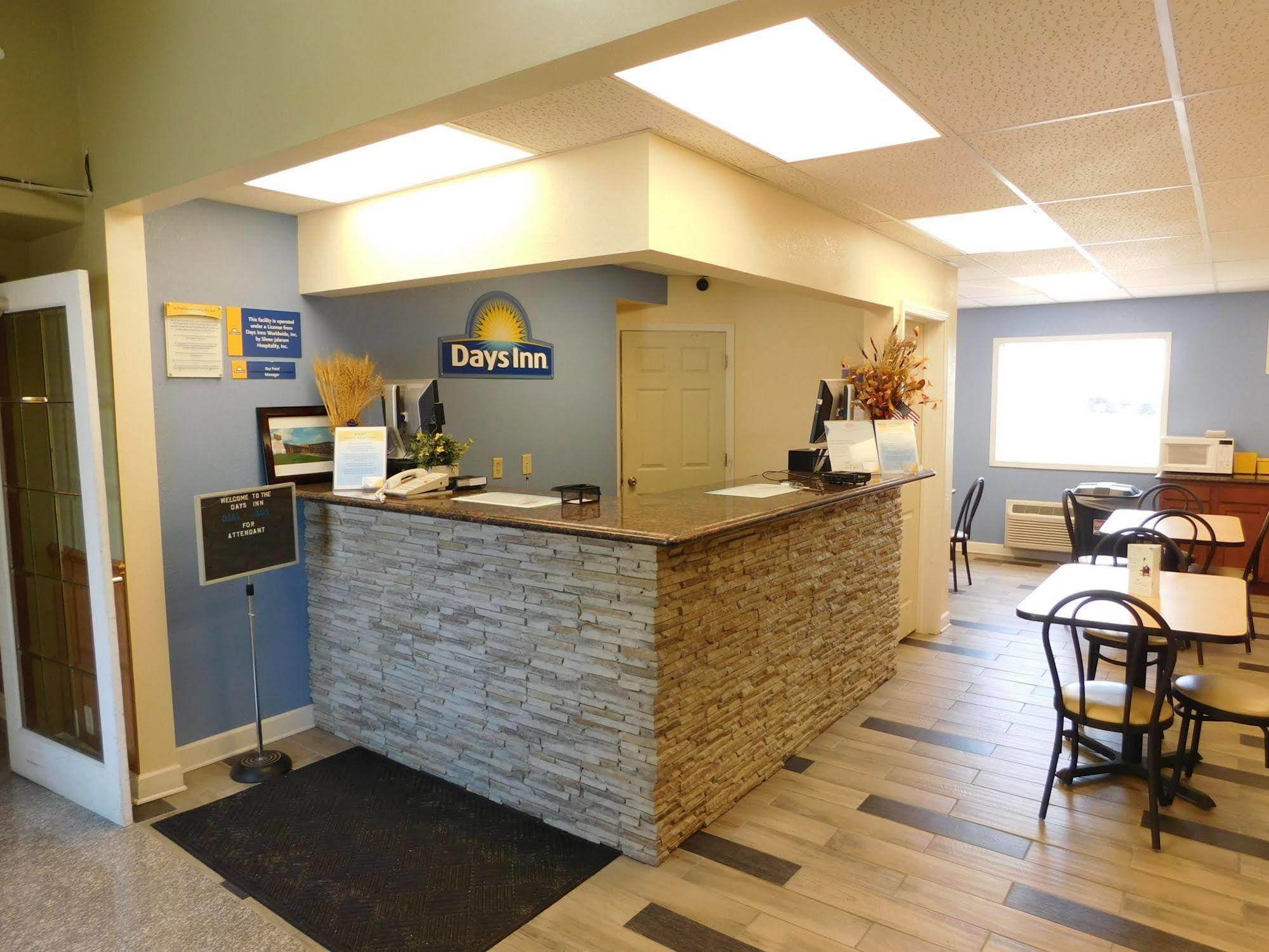 Days Inn By Wyndham West Branch Iowa City Area מראה חיצוני תמונה