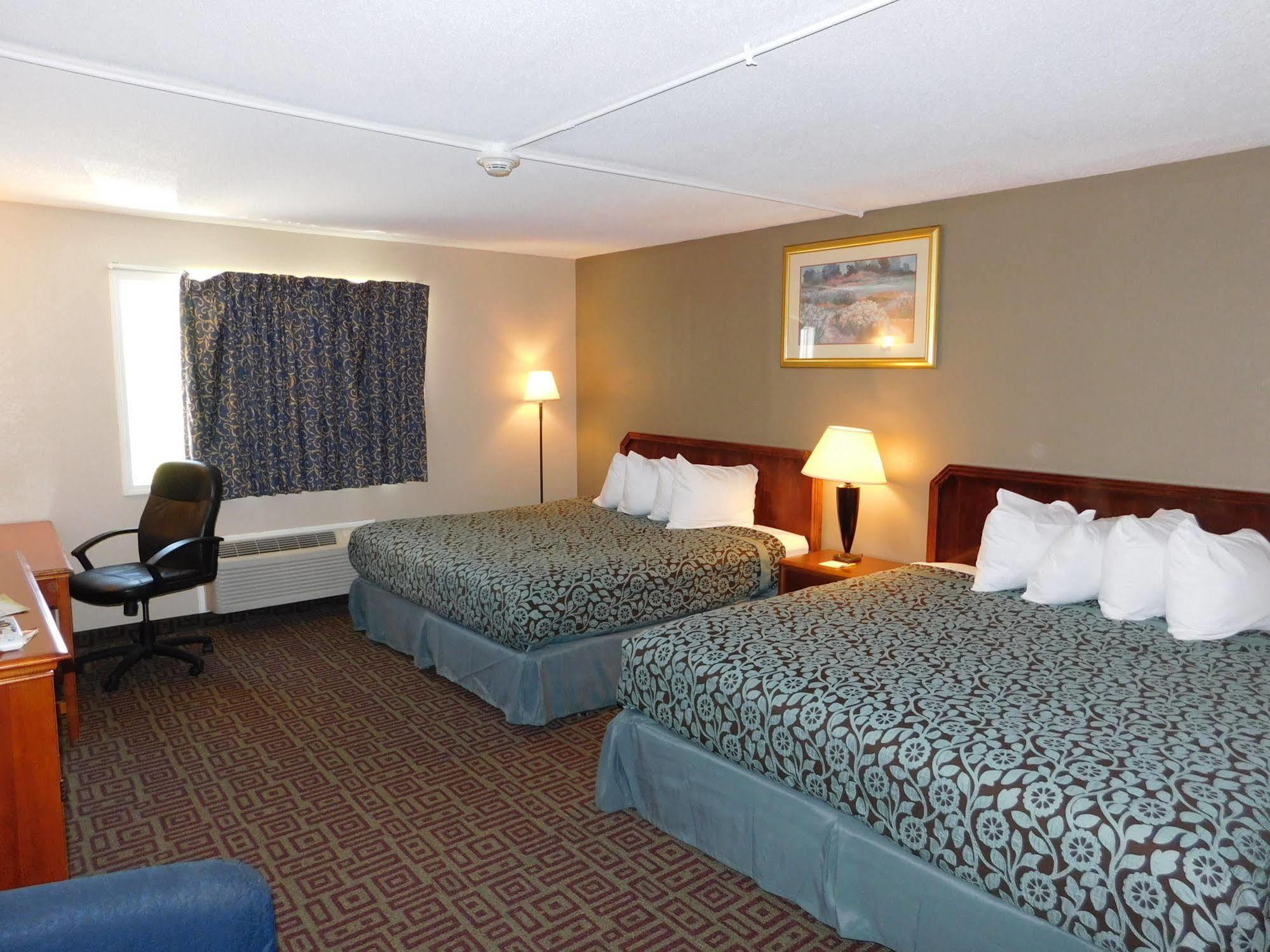 Days Inn By Wyndham West Branch Iowa City Area מראה חיצוני תמונה