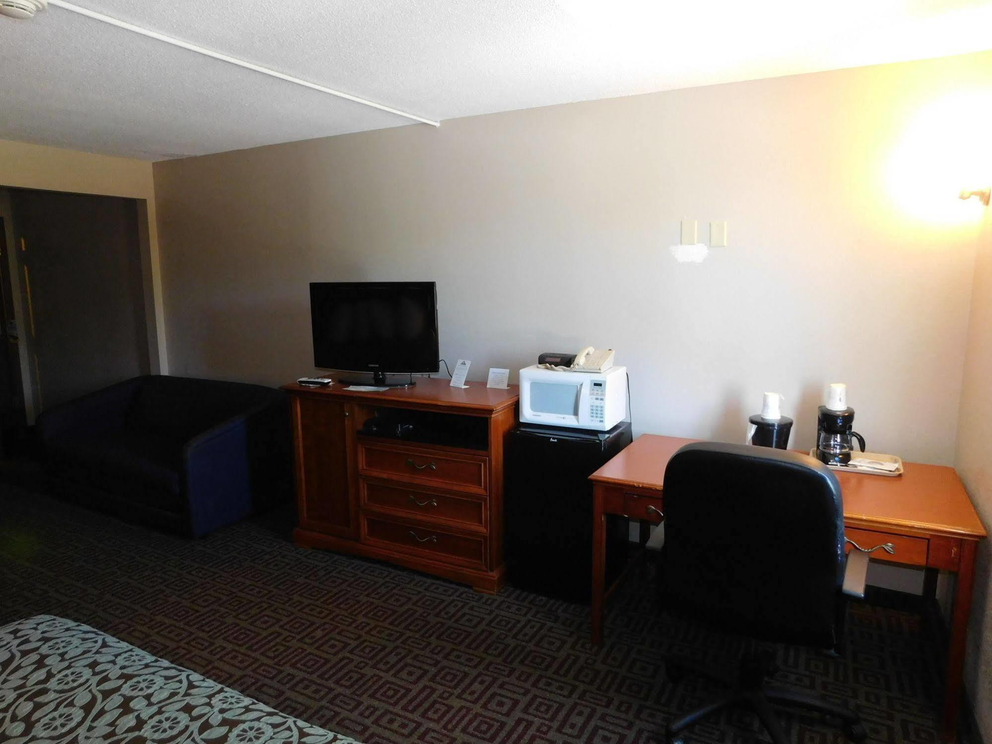 Days Inn By Wyndham West Branch Iowa City Area מראה חיצוני תמונה