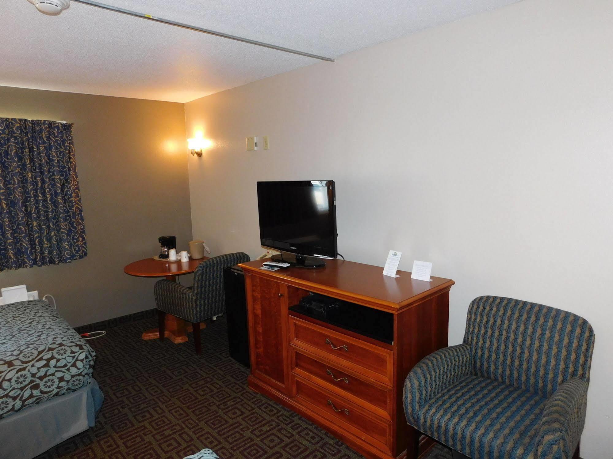 Days Inn By Wyndham West Branch Iowa City Area מראה חיצוני תמונה